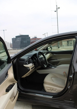 Toyota Camry cena 129000 przebieg: 69050, rok produkcji 2020 z Opoczno małe 704